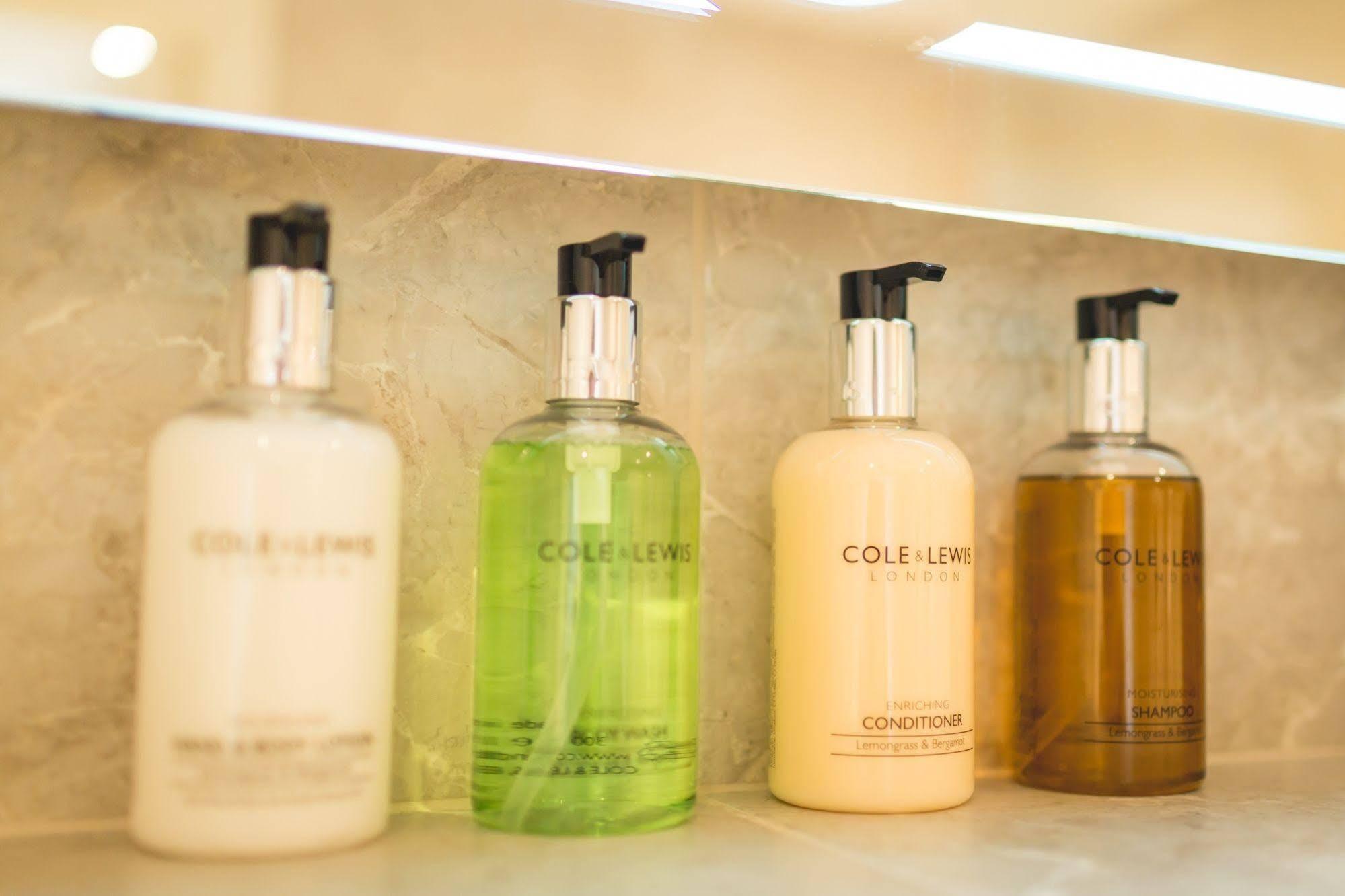 The Bower Inn Bridgwater Exterior foto A selection of toiletries