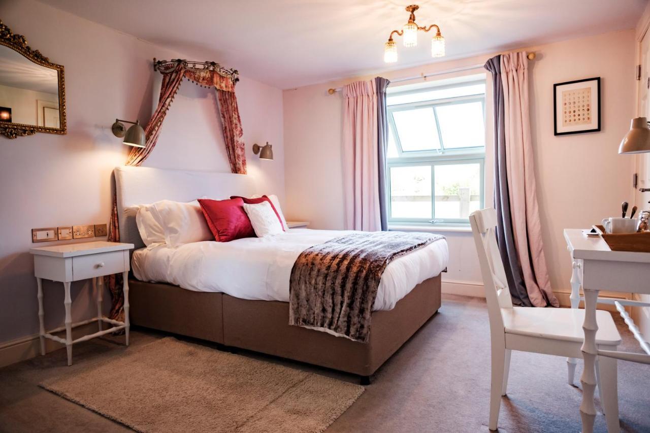 The Bower Inn Bridgwater Exterior foto A bedroom at The Old Vicarage Hotel